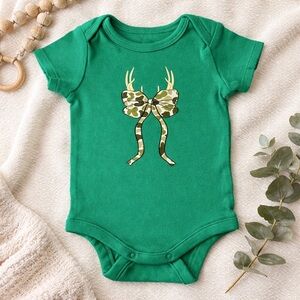 0-3m Onesie with Camouflage Bow Antler Graphic
